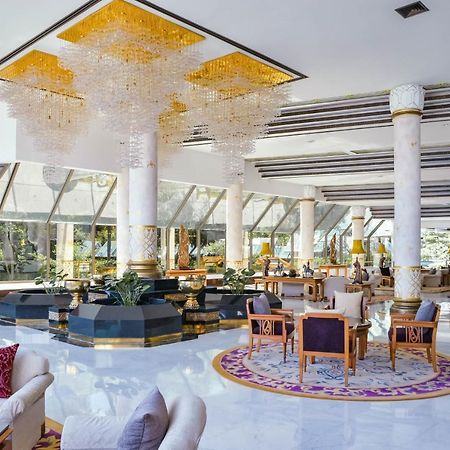 Royal Wing Suites & Spa Pattaya Exterior foto