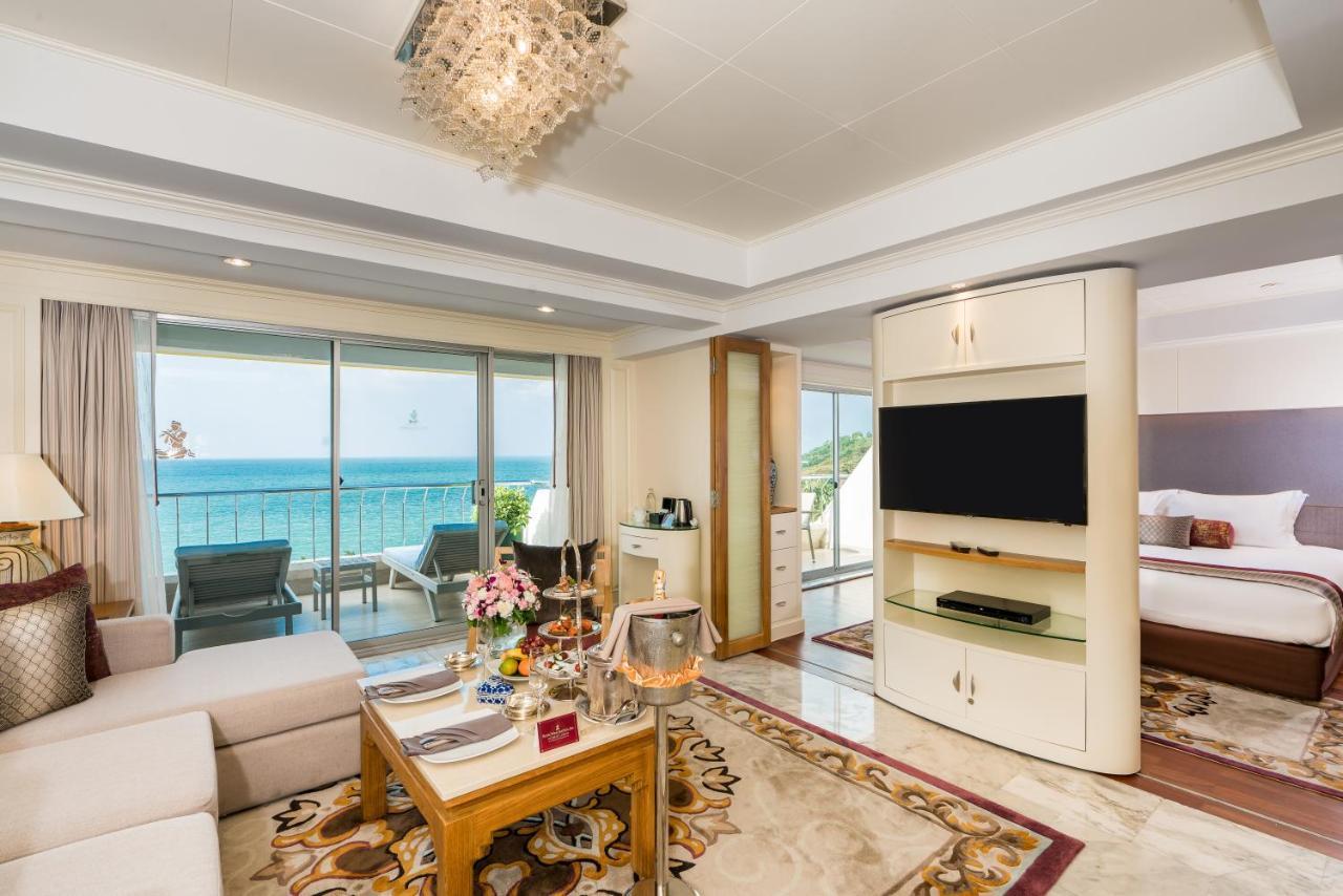 Royal Wing Suites & Spa Pattaya Exterior foto